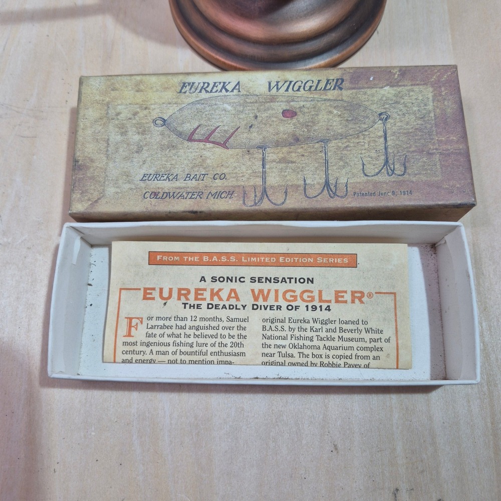 BASS Limited Edition Eureka Wiggler Fishing Lure Orange White 1914 Replica Box - Picture 5 of 8
